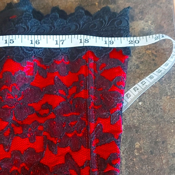 Quality Red and Black lace corset - Picture 13 of 15